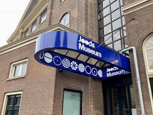 Front entrance of Jeeds museum